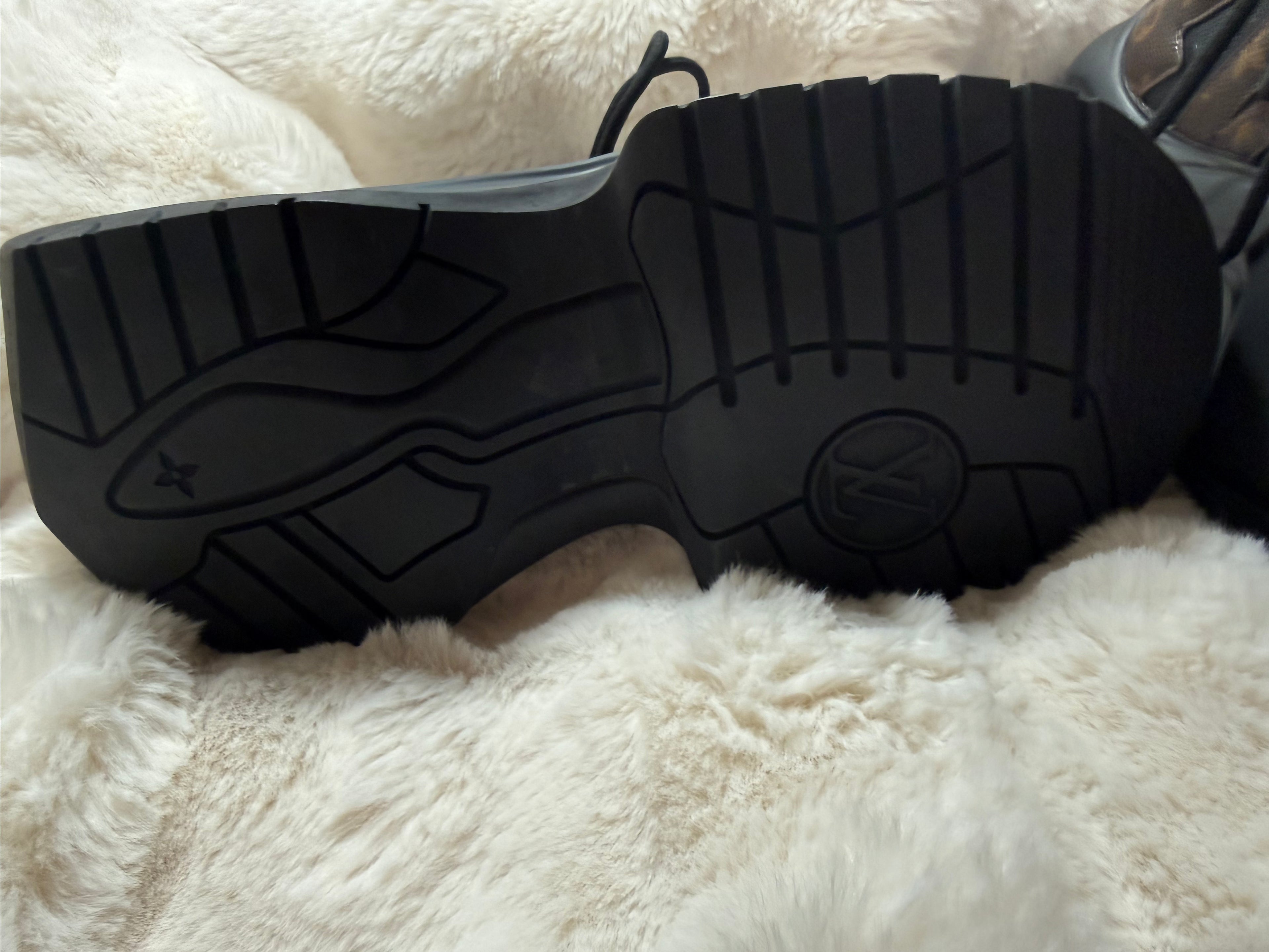 Brand New No Box LV Archlight Sneaker Size 39